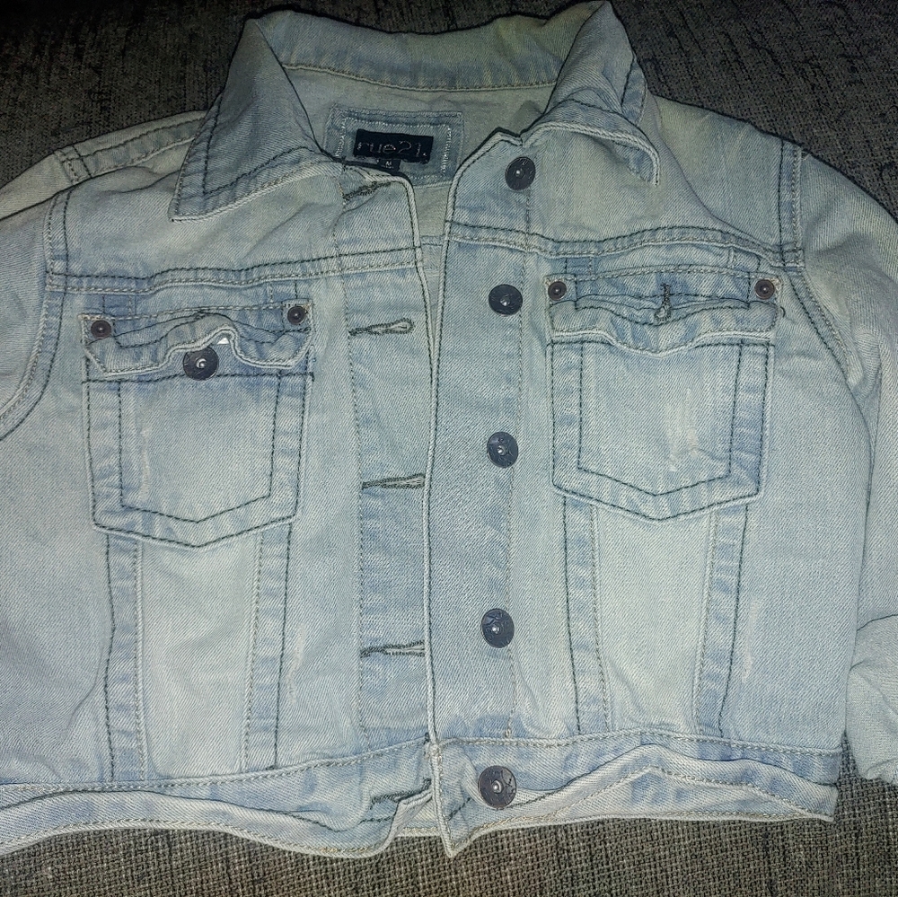 Cropped denim jacket